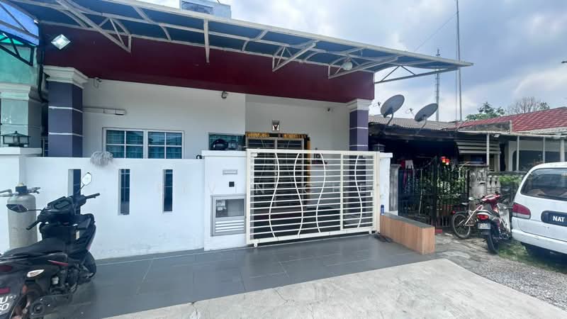 1-storey Terraced House for Sale in Puchong (Selangor) - Kevin Chen - Exterior - PropertyGuru.com.my