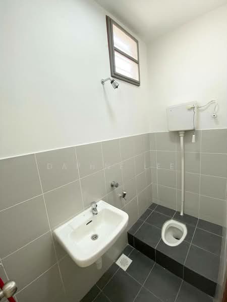 Taman Setia Indah untuk Untuk Disewa - RM 1,700 /bulan, Feb 2026 - Bathroom - PropertyGuru.com.my