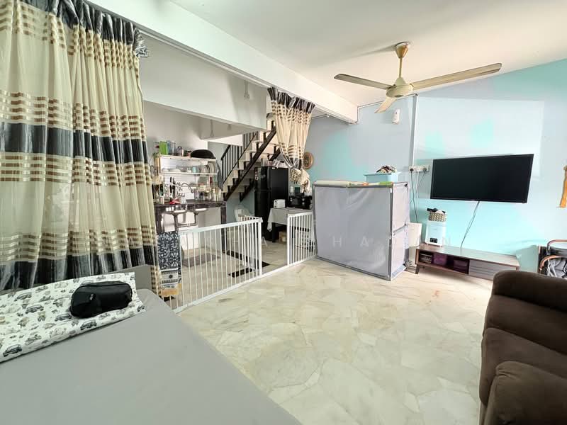 Shah Alam - 2 Storey Terrace House Jalan Rotan Semut Seksyen 18 untuk Untuk Dijual - RM 350,000, Feb 2026 - Living Room - PropertyGuru.com.my