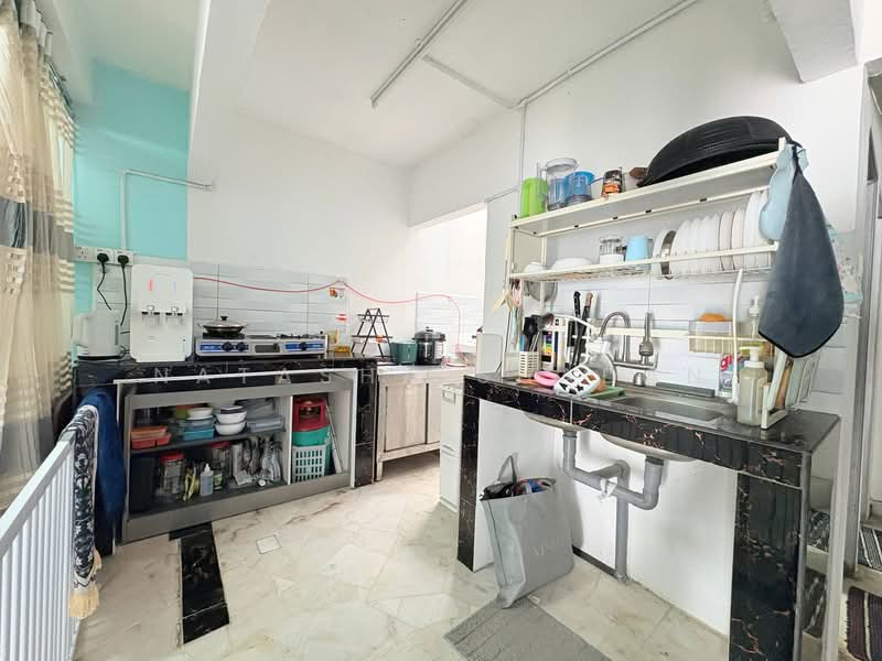 Shah Alam - 2 Storey Terrace House Jalan Rotan Semut Seksyen 18 untuk Untuk Dijual - RM 350,000, Feb 2026 - Kitchen - PropertyGuru.com.my