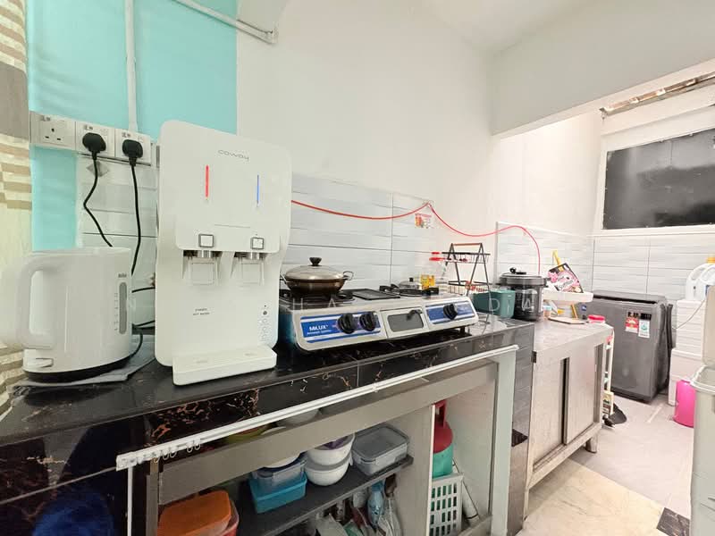 Shah Alam - 2 Storey Terrace House Jalan Rotan Semut Seksyen 18 untuk Untuk Dijual - RM 350,000, Feb 2026 - Kitchen - PropertyGuru.com.my