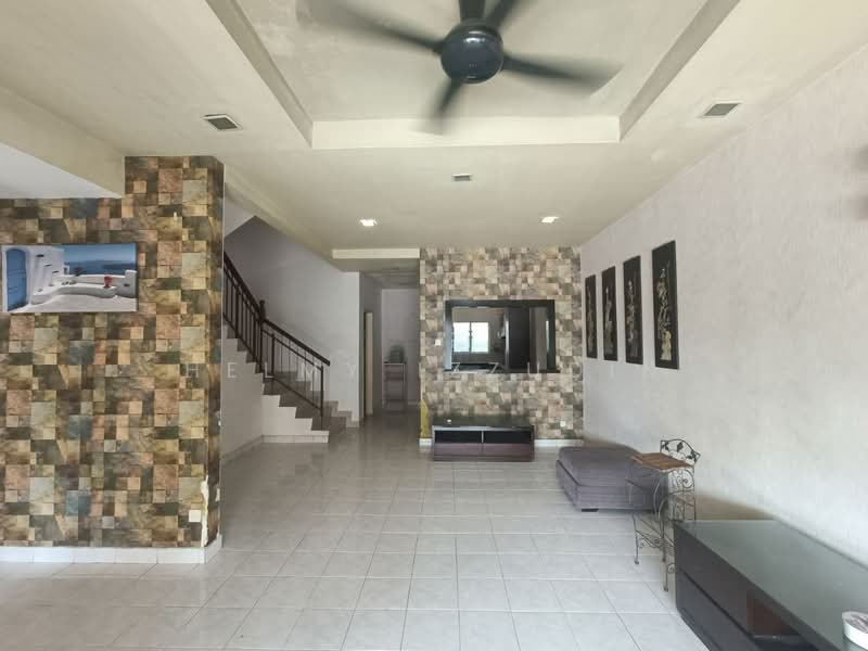 2-storey Terraced House for Sale in U16, Taman Bukit Subang (Shah Alam) - HELMY IZZUDIN - Living Room - PropertyGuru.com.my