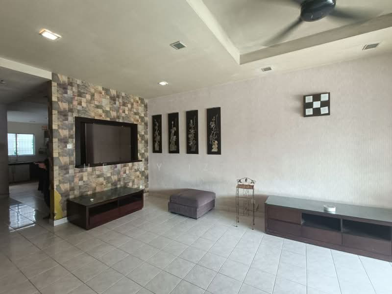 2-storey Terraced House for Sale in U16, Taman Bukit Subang (Shah Alam) - HELMY IZZUDIN - Living Room - PropertyGuru.com.my