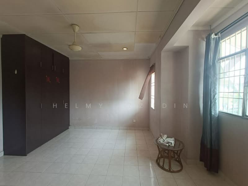 2-storey Terraced House for Sale in U16, Taman Bukit Subang (Shah Alam) - HELMY IZZUDIN - Bedroom - PropertyGuru.com.my
