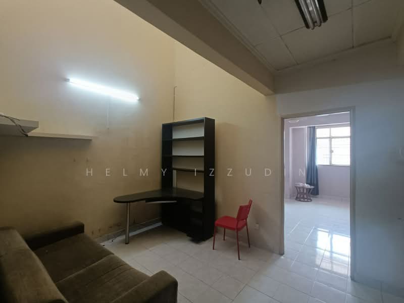 2-storey Terraced House for Sale in U16, Taman Bukit Subang (Shah Alam) - HELMY IZZUDIN - Living Room - PropertyGuru.com.my