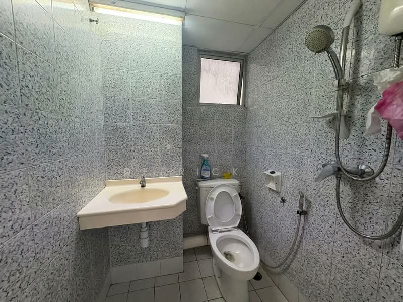 BJ Court Apartment untuk Untuk Dijual - RM 280,000, Feb 2026 - Bathroom - PropertyGuru.com.my