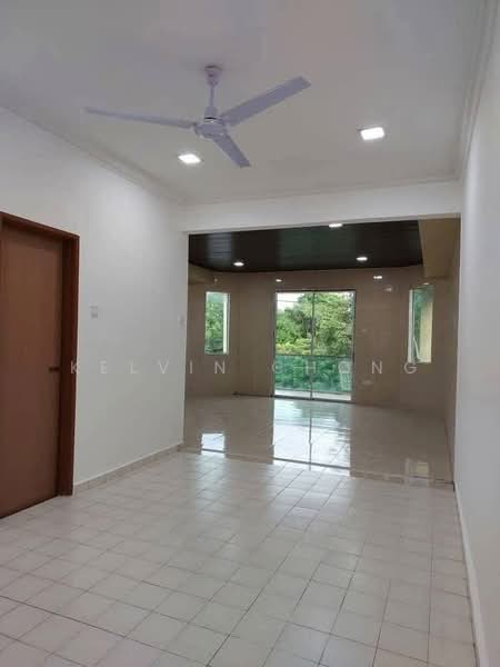 2-storey Terraced House for Sale in Taman Pakatan Jaya (Tambun) - Kelvin Chong - Living Room - PropertyGuru.com.my