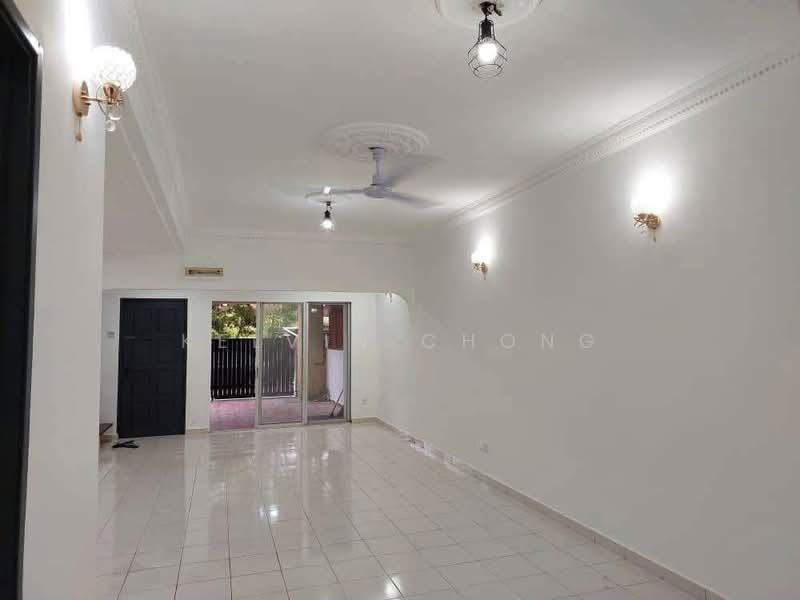 2-storey Terraced House for Sale in Taman Pakatan Jaya (Tambun) - Kelvin Chong - Living Room - PropertyGuru.com.my