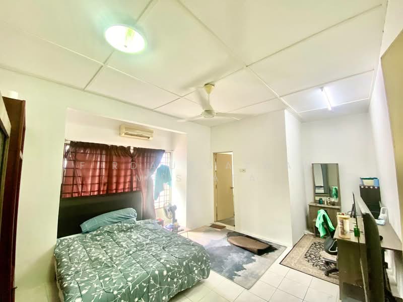 2-storey Terraced House for Sale in Taman Sinaran (Balakong) - Firdaussazwan Mustafa - Bedroom - PropertyGuru.com.my