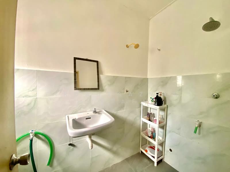 2-storey Terraced House for Sale in Taman Sinaran (Balakong) - Firdaussazwan Mustafa - Bathroom - PropertyGuru.com.my