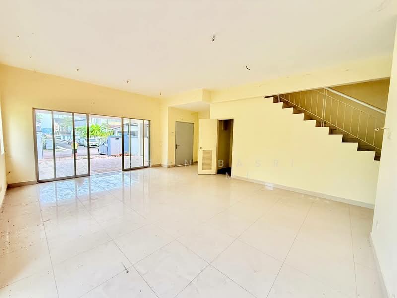 2-storey Terraced House for Sale in Seremban 2 (Negeri Sembilan) - Hassan Basri Suhaimi - Living Room - PropertyGuru.com.my