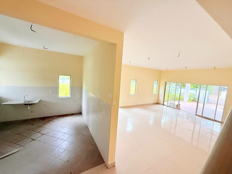 2-storey Terraced House for Sale in Seremban 2 (Negeri Sembilan) - Hassan Basri Suhaimi - Kitchen - PropertyGuru.com.my