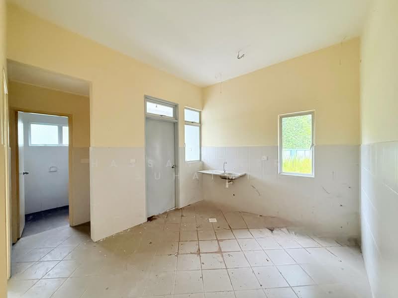 2-storey Terraced House for Sale in Seremban 2 (Negeri Sembilan) - Hassan Basri Suhaimi - Kitchen - PropertyGuru.com.my