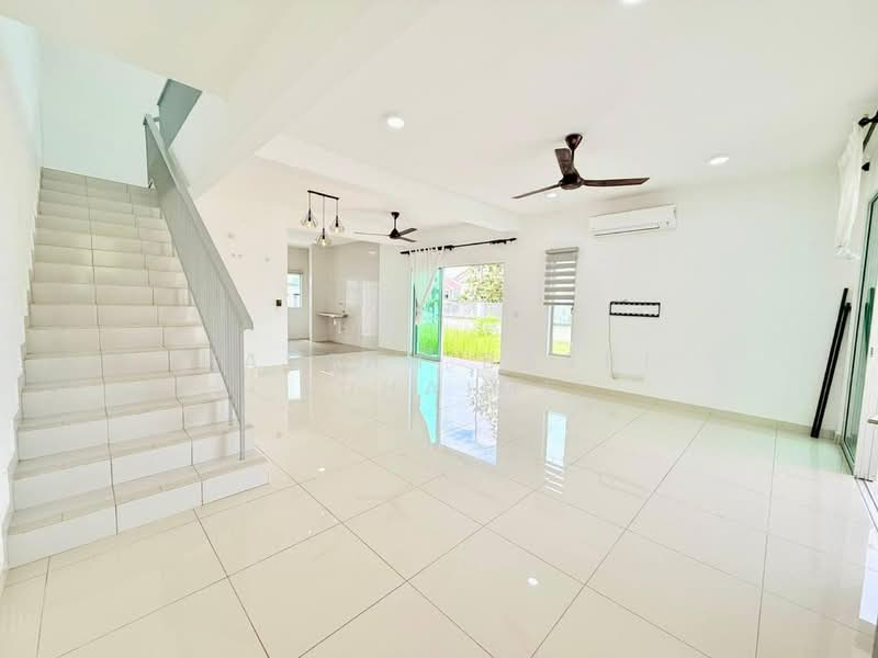 2-storey Terraced House for Sale in S2 Heights (Seremban 2) - Hassan Basri Suhaimi - Living Room - PropertyGuru.com.my