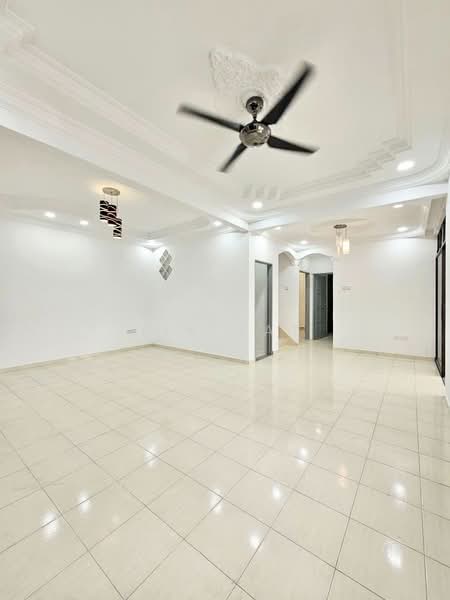 2-storey Terraced House for Sale in Taman Desa Cemerlang (Ulu Tiram) - Yik Tat - Living Room - PropertyGuru.com.my