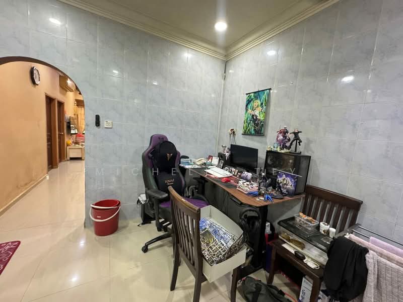 1-storey Terraced House for Sale in Taman Johor Jaya (Johor Bahru) - Michelle Tey - Study - PropertyGuru.com.my