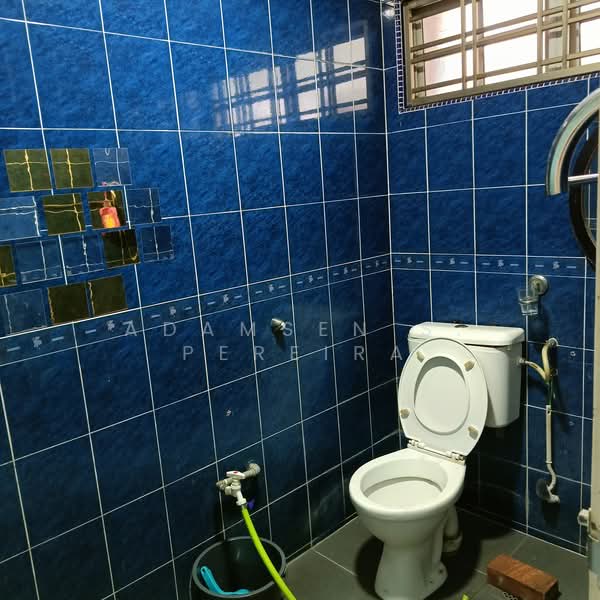 Semi-Detached House for Sale in Balakong (Selangor) - Adamsen S. Pereira - Bathroom - PropertyGuru.com.my