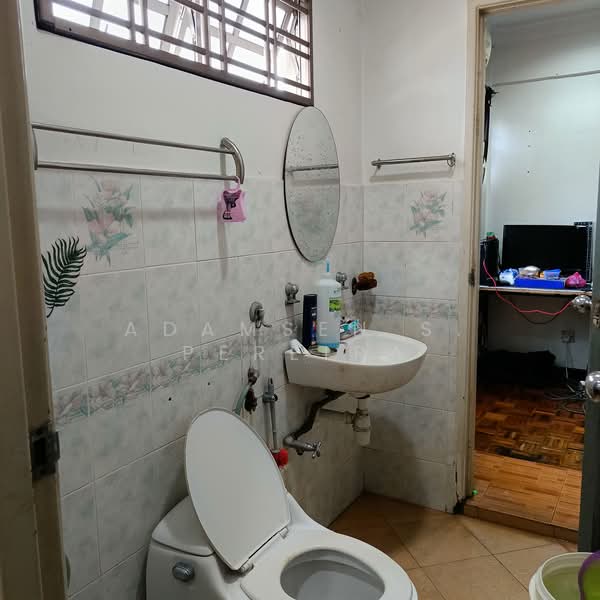Semi-Detached House for Sale in Balakong (Selangor) - Adamsen S. Pereira - Bathroom - PropertyGuru.com.my