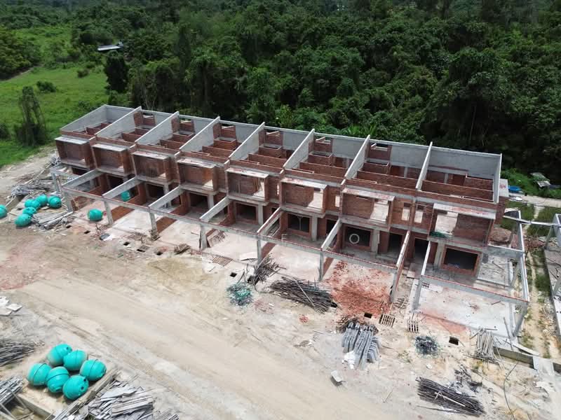 2-storey Terraced House for Sale in Moyan (Kuching) - Leslie Loi - Exterior - PropertyGuru.com.my