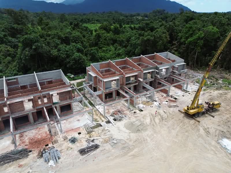 2-storey Terraced House for Sale in Moyan (Kuching) - Leslie Loi - Exterior - PropertyGuru.com.my