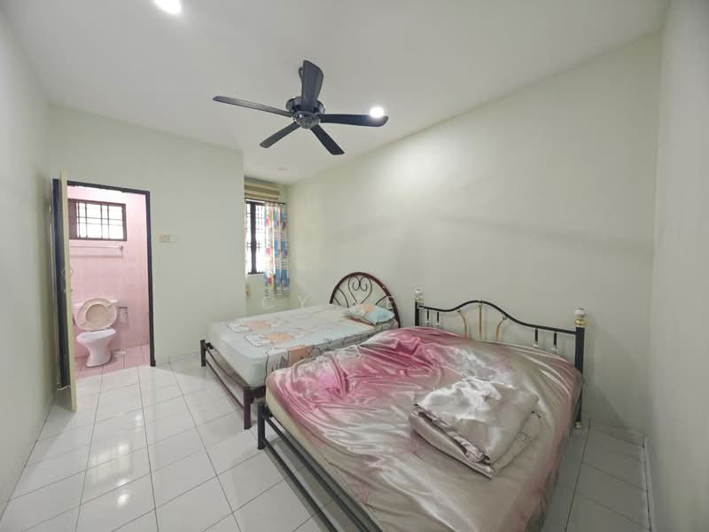 2-storey Terraced House for Sale in Taman Badri Shah (Lahat) - CY Lee - Bedroom - PropertyGuru.com.my