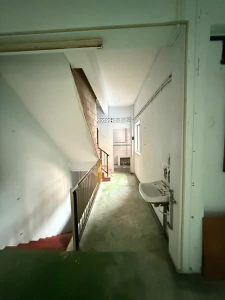 Shop for Sale in Mersing Kecil (Mersing) - Carlos Ng - Corridor - PropertyGuru.com.my