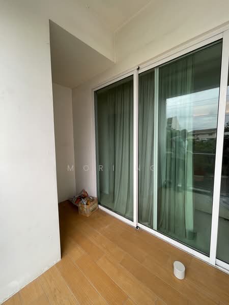 Servis Apartment untuk Dijual di Chelsea @ Plaza Damas 3 - Mori Ng - Balcony - PropertyGuru.com.my
