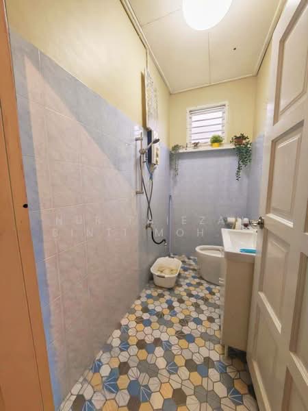Bungalow for Sale in Kampung Stulang (Johor Bahru) - Nur Faiezah Binti Mohammad Azhar - Bathroom - PropertyGuru.com.my