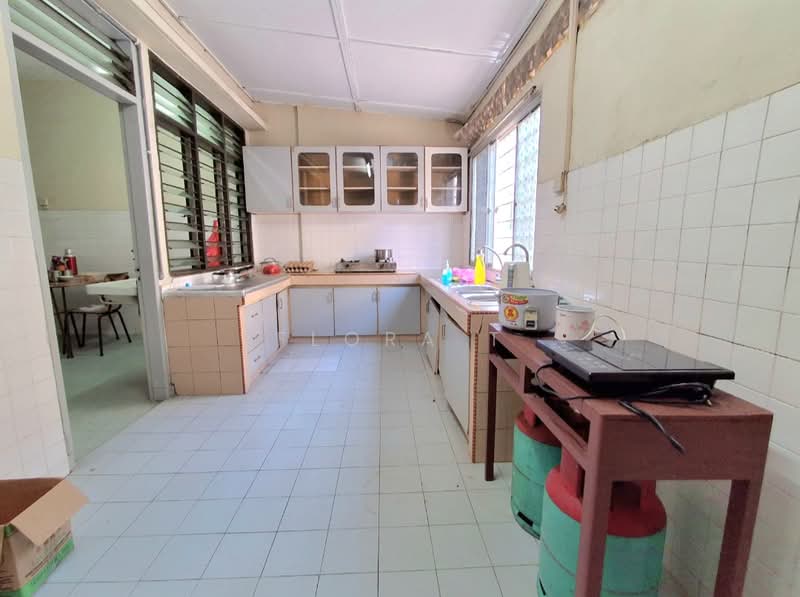 OUG, Taman Overseas Union (Taman Oug) untuk Untuk Disewa - RM 1,600 /bulan, Feb 2026 - Kitchen - PropertyGuru.com.my