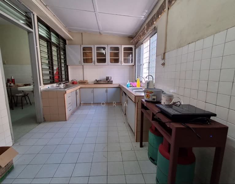 OUG, Taman Overseas Union (Taman Oug) untuk Untuk Disewa - RM 1,600 /bulan, Feb 2026 - Kitchen - PropertyGuru.com.my