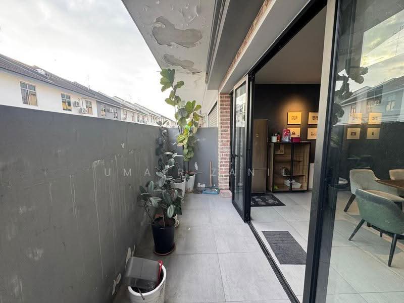 Terraced House for Sale in Setia Tropika (Johor Bahru) - UMAIR ZANIL - Balcony - PropertyGuru.com.my