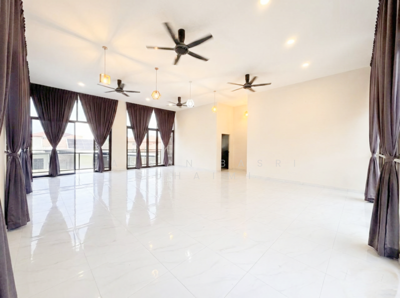 Bungalow for Sale in Nilai (Negeri Sembilan) - Hassan Basri Suhaimi - Living Room - PropertyGuru.com.my