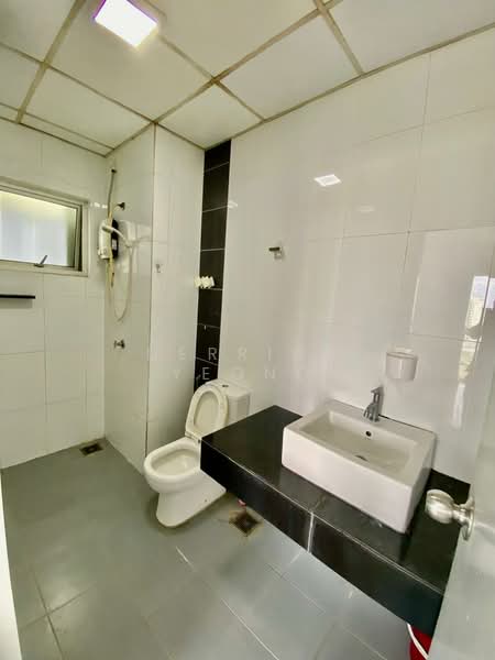 The Wharf Residence untuk Untuk Dijual - RM 260,000, Mac 2026 - Bathroom - PropertyGuru.com.my