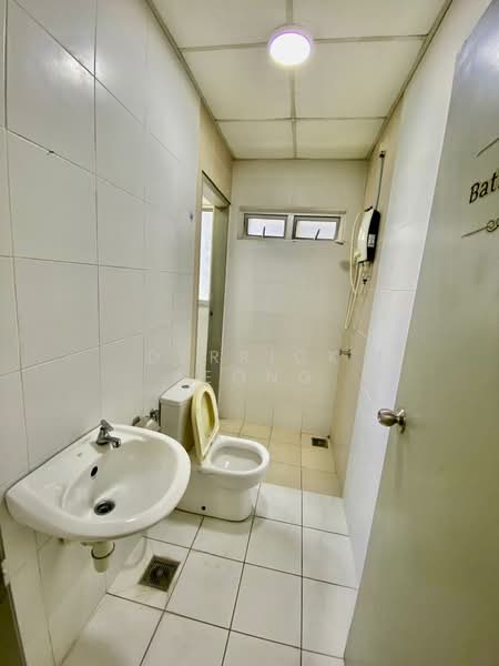 The Wharf Residence untuk Untuk Dijual - RM 260,000, Mac 2026 - Bathroom - PropertyGuru.com.my