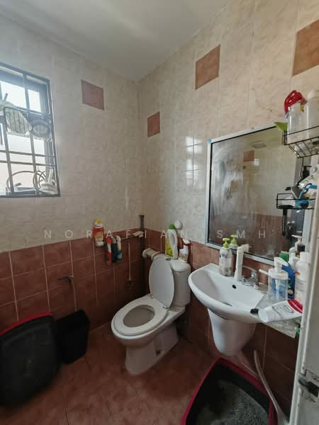 2-storey Terraced House for Sale in Bukit Jelutong (Shah Alam) - Norafian SMH - Bathroom - PropertyGuru.com.my