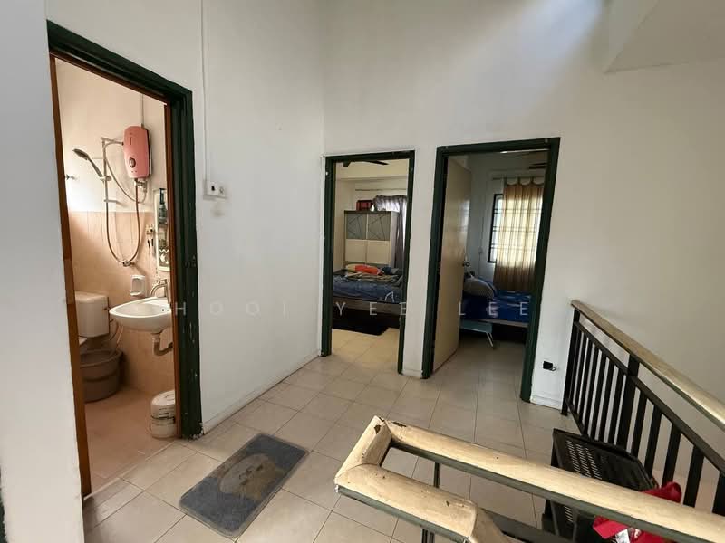 Townhouse for Sale in Taman Tampoi Indah 2 (Tampoi) - Hooi Yee Lee - Bathroom - PropertyGuru.com.my
