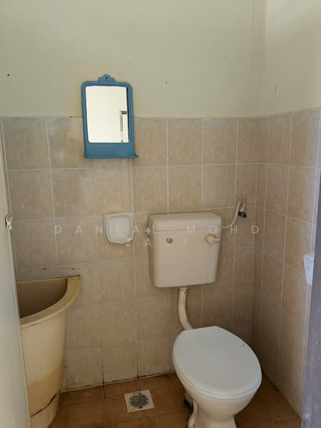 1-storey Terraced House for Sale in Taman Seri Kota (Langgar) - Danial Mohd Zaki - Bathroom - PropertyGuru.com.my