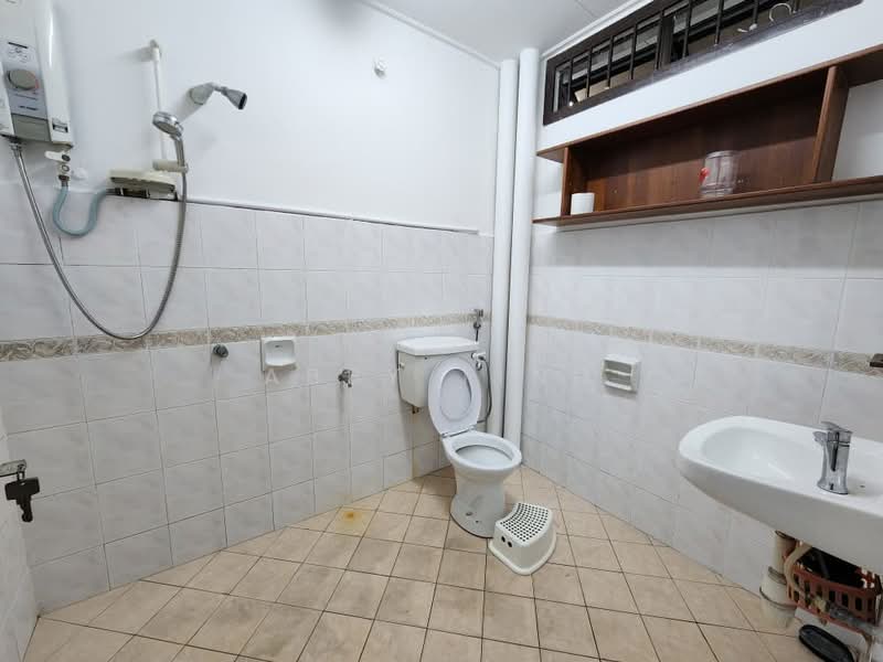 1.5-storey Terraced House for Sale in Bandar Seri Alam (Masai) - Abby Ting - Bathroom - PropertyGuru.com.my