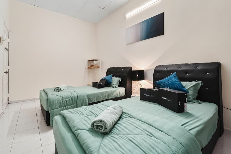 Jalan Lazat 6, Happy Garden, Kuala Lumpur untuk Untuk Disewa - RM 3,400 /bulan, Feb 2026 - Bedroom - PropertyGuru.com.my