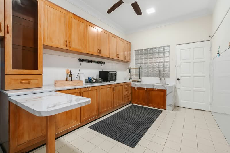Jalan Lazat 6, Happy Garden, Kuala Lumpur untuk Untuk Disewa - RM 3,400 /bulan, Feb 2026 - Kitchen - PropertyGuru.com.my
