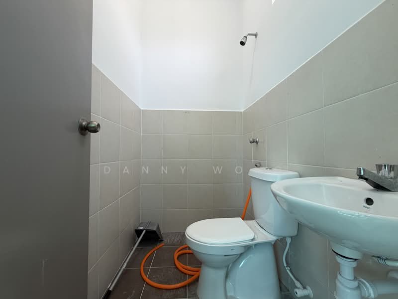 2-storey Terraced House for Rent in Taman Kundang Jaya (Rawang) - Danny Wong - Bathroom - PropertyGuru.com.my