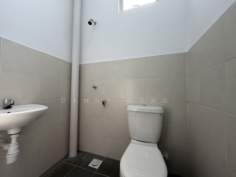 2-storey Terraced House for Rent in Taman Kundang Jaya (Rawang) - Danny Wong - Bathroom - PropertyGuru.com.my