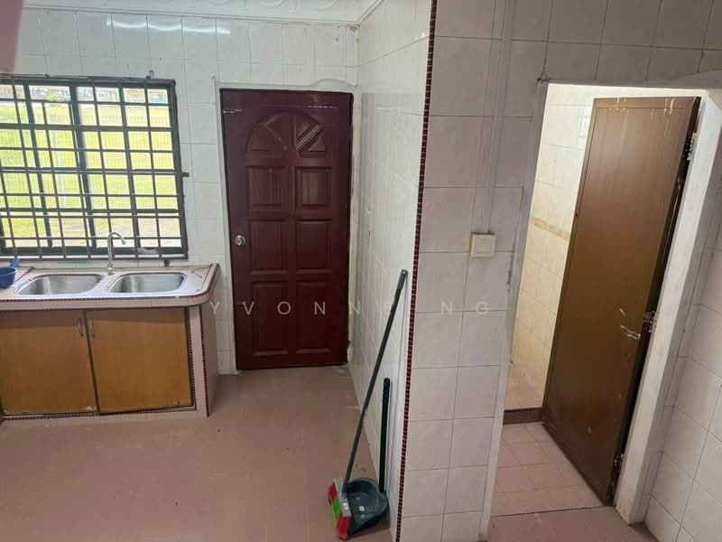 2-storey Terraced House for Rent in Bandar Baru Permas Jaya (Permas Jaya) - Yvonne Ng - Kitchen - PropertyGuru.com.my