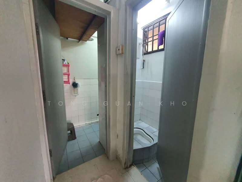 Flat for Sale at Ketapang Flat - Tong Guan Kho - Bathroom - PropertyGuru.com.my