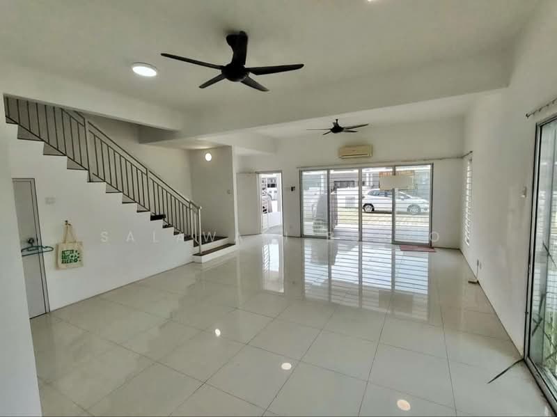 CORNER LOT Double Storey Terrace Casa Green Cybersouth Dengkil untuk Untuk Dijual - RM 799,000, Feb 2026 - Living Room - PropertyGuru.com.my