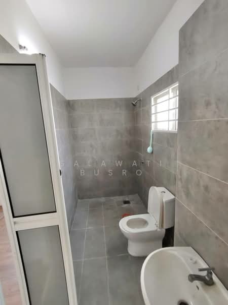 CORNER LOT Double Storey Terrace Casa Green Cybersouth Dengkil untuk Untuk Dijual - RM 799,000, Feb 2026 - Bathroom - PropertyGuru.com.my