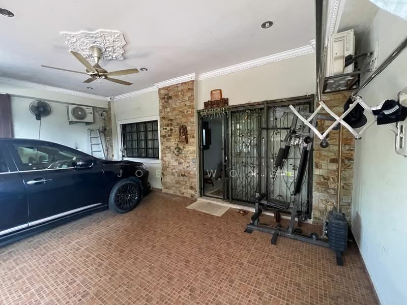 Rumah Teres 1 Tingkat untuk Dijual di SS12 (Subang Jaya) - Joey Wong - Car Park - PropertyGuru.com.my