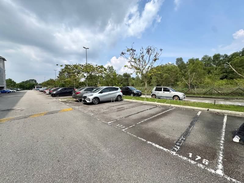 Flat for Sale at Pangsapuri Putra - Noor Hidayah Mohamad Noor - Car Park - PropertyGuru.com.my