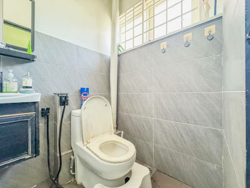 Townhouse for Sale in Pandan Indah (Ampang) - M.J Zairin - Bathroom - PropertyGuru.com.my