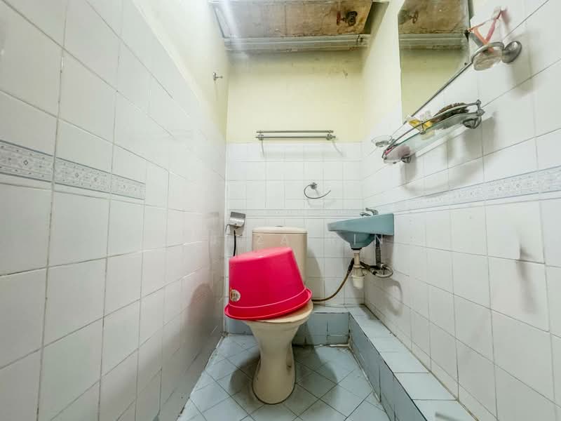 Apartment for Sale at Antara Apartment - M.J Zairin - Bathroom - PropertyGuru.com.my